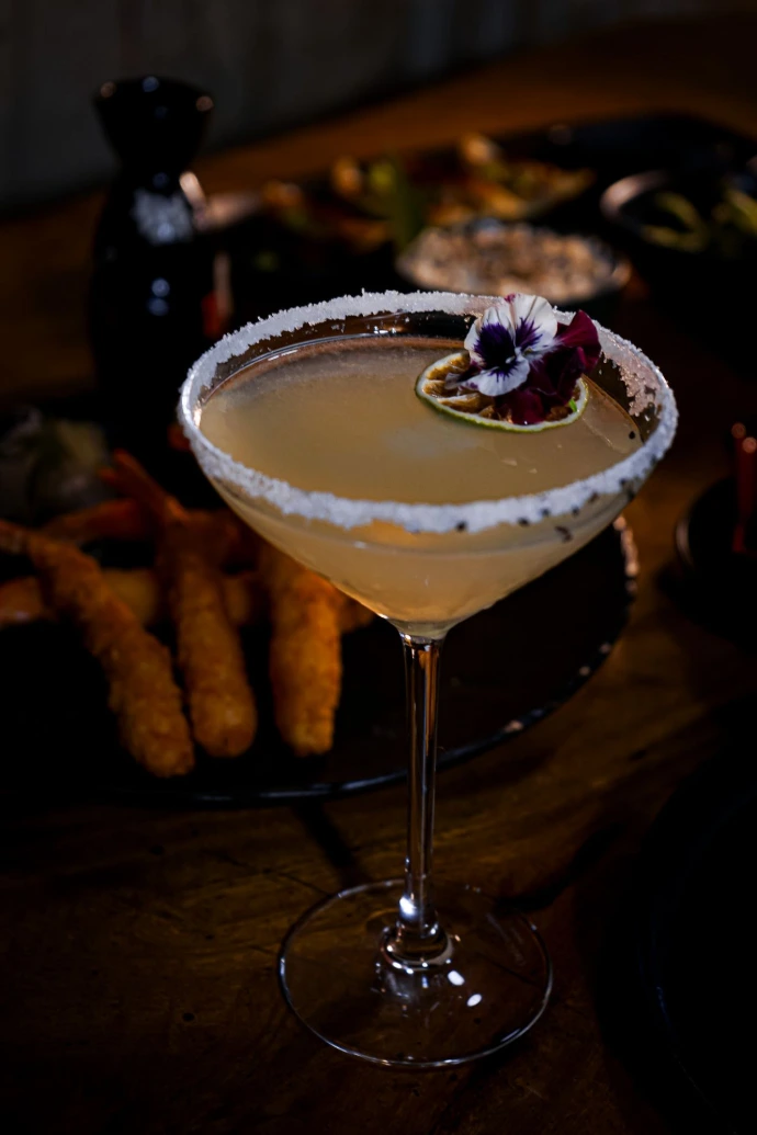 Cocktail premium servido no CRU Lisboa